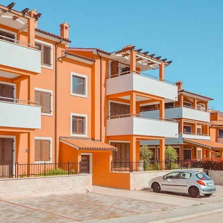 Apartment Dertil Premantura Esterno foto